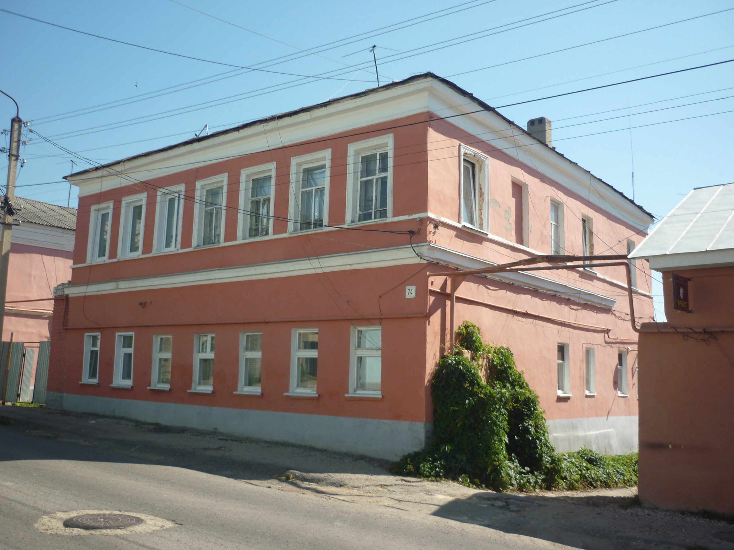 Усадьба городская: Дом жилой; Флигель, Постройка хозяйственная, сер. XIX в.  - Культурное наследие